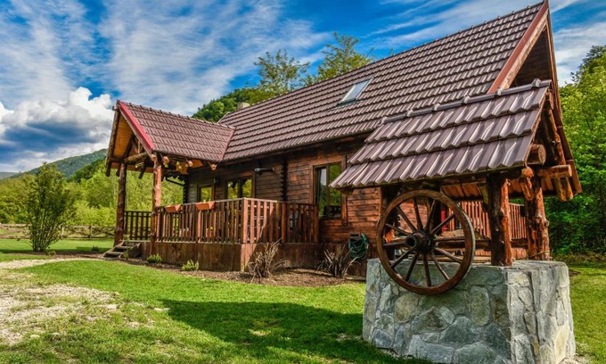 Turnu Ruieni Cabin | The Little Mountain Cabin