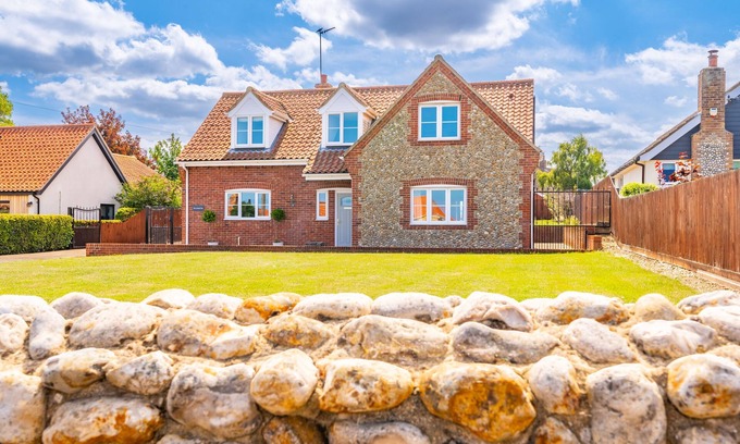 Holt House | The Lobster Pot, Blakeney, Norfolk