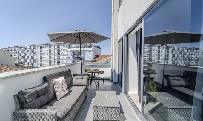 Braga Apartment | The Locomotive Flat by House and People