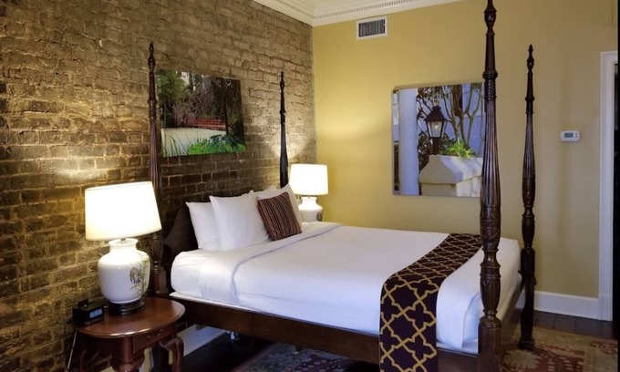 French Quarter Resort | The Lodge Alley Inn in the heart of Charleston!