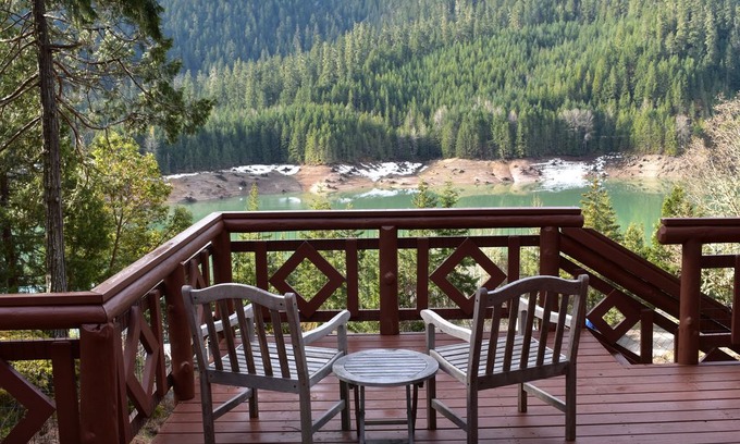 Oakridge Cabin | The Lodge at Hills Creek- a family and friends' getaway