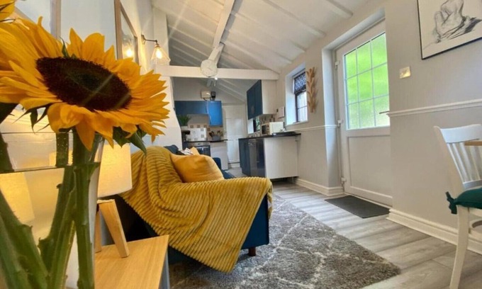Milwich Cabin | The Lodge at Pickford House NEC and B'Ham Airport