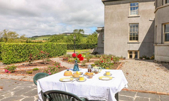 Knockaderry Cross Roads Cottage | THE LODGE AT RAHEENGRANEY HOUSE in Raheengraney, County Wicklow