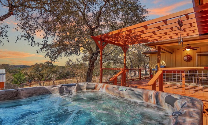 Canyon Lake House | The Lodge at Rocky Creek | Charming Canyon Lake Home with Hot Tub