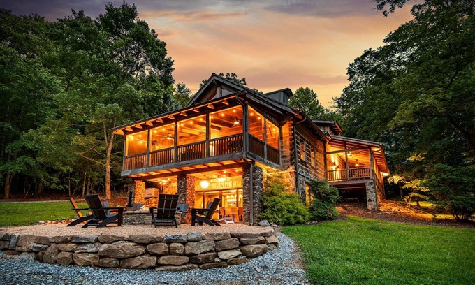Blairsville Cabin | The Lodge at Shuler Gap - Pet Friendly | Hot Tub | Game Room