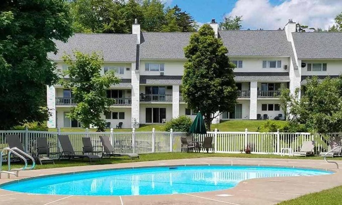 Stowe Area Condo | The Lodge condo at Mt. Mansfield in Stowe - Ski-in / Ski out - Pool - Tennis-A/C