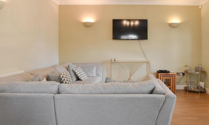 Portsmouth House | The Lodge