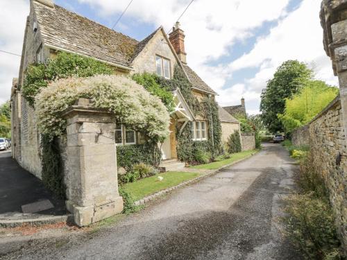 Coln St Aldwyns House | The Lodge