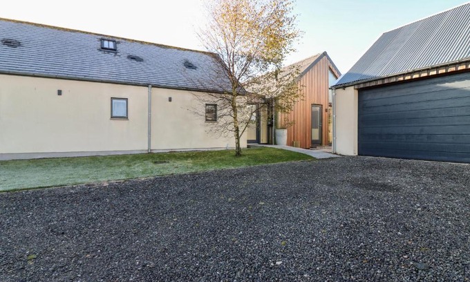 Westhill House | The Lodge