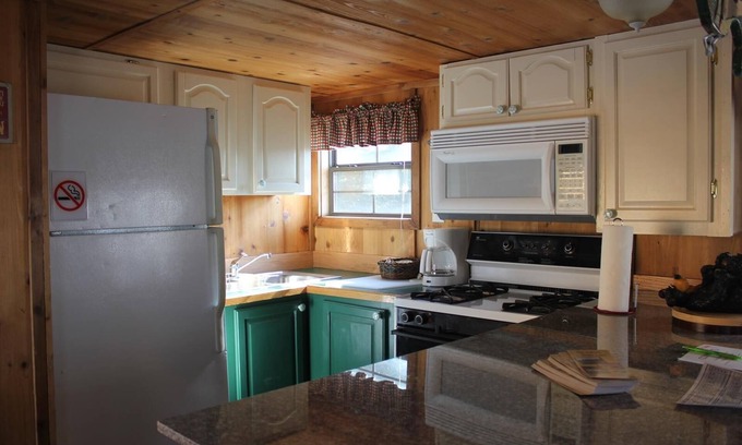 Williamson Cabin | The Lodge on the Lake. Pet Friendly