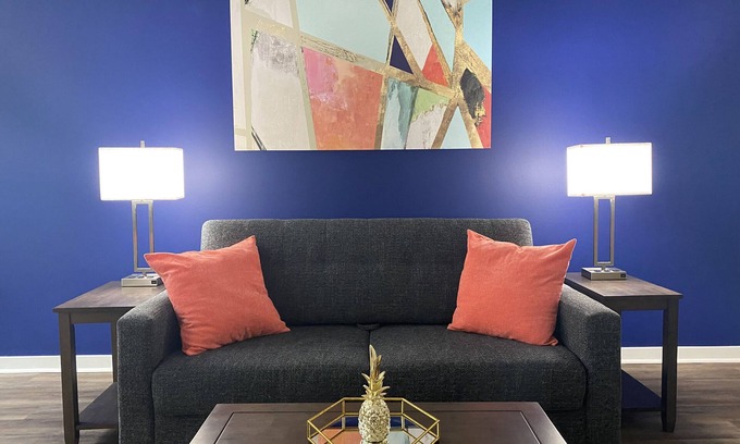 Mile Square Apartment | The Lodge, Pets Ok, Wifi, Near Hospital, Monument Circle, King Beds,2BR/2BA