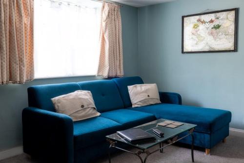 Box Apartment | The Lodge Quaint Georgian Apartment, Wifi and Parking, near Bath