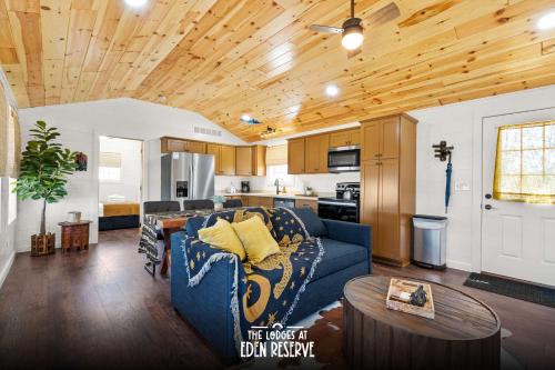 Williamstown House | The Lodges at Eden Reserve - Pet Friendly Cabins Near Ark