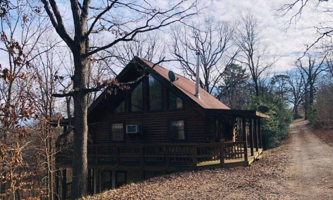 Eureka Springs Cabin | The Loft at Bear Mountain with Hottub