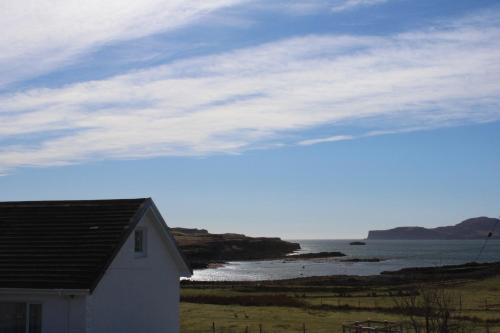 Caroy Apartment | The Loft at Strathardle - Lochside Apartment, Isle of Skye