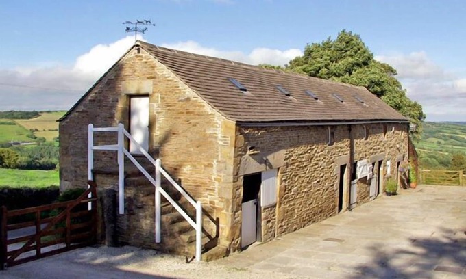 Beeley Cottage | THE LOFT, pet friendly, character holiday cottage in Millthorpe