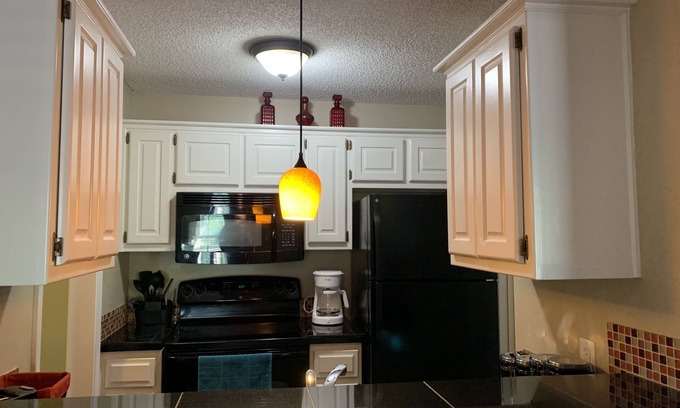 Shawnee Condo | The Loft: Quiet, Comfortable and Close To Everything That You Need!