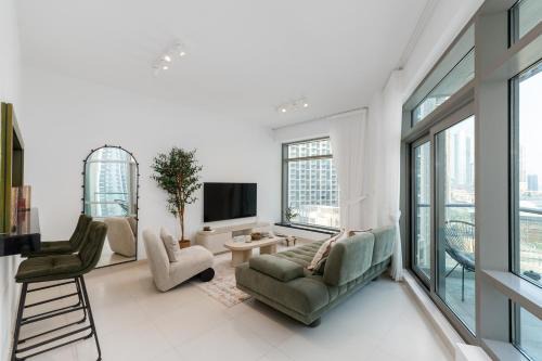 Downtown Dubai Apartment | The Lofts West, Downtown Dubai - Mint Stay