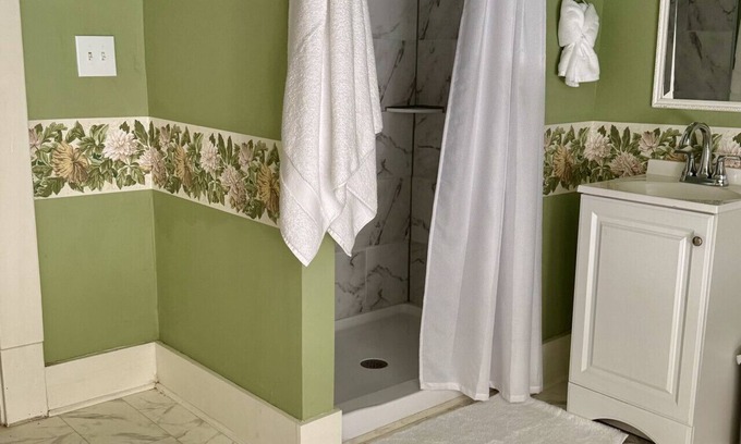 Guthrie Bed & Breakfast | The Logan Room at The Judges Chambers