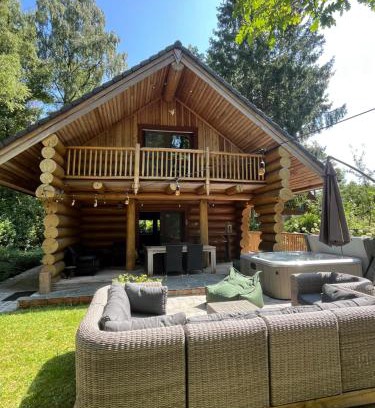 Ursel Ski Chalet | the loghouse