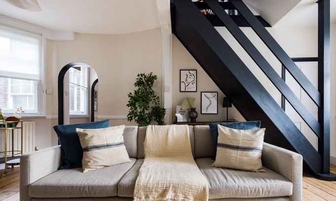 Cathedrals House | The London Bridge Escape - Stylish 2BDR House in the Heart of London
