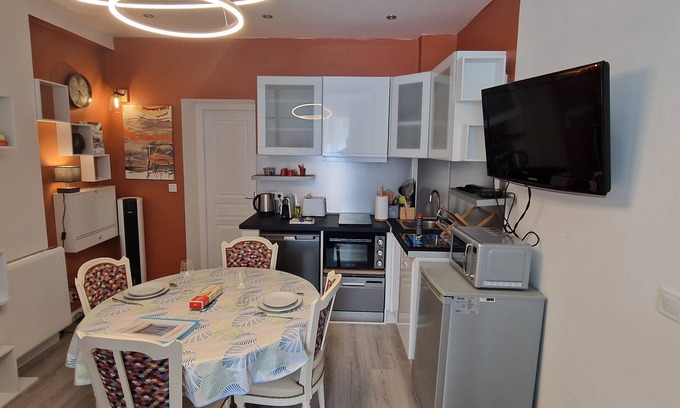 Trouville-sur-Mer Apartment | The London house, very nice and cosy apartment - 50m from the beach, unbeatable location!
