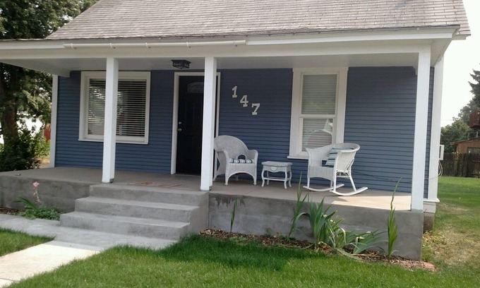 Walla Walla House | The Lone Pine bungalow a short stroll to downtown wineries