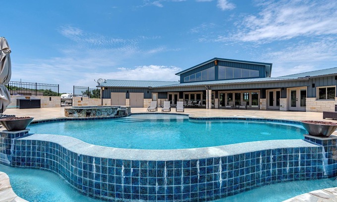 Willow City House | The Longhouse | Heated Pool | Hot Tub