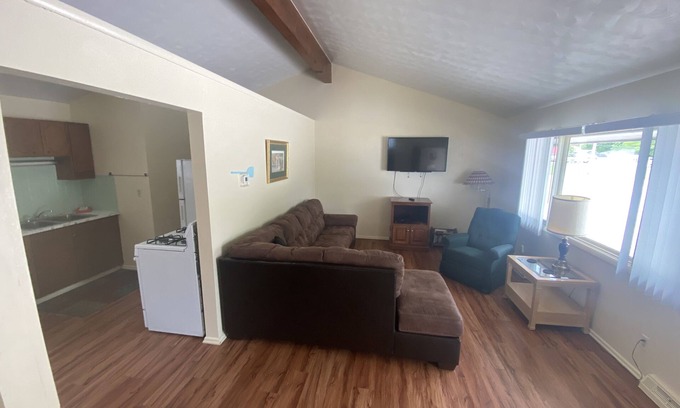 Geneva-on-the-Lake Condo | "The Look Out" unit 4; 3 bdm apartment on the Lake, private deck.