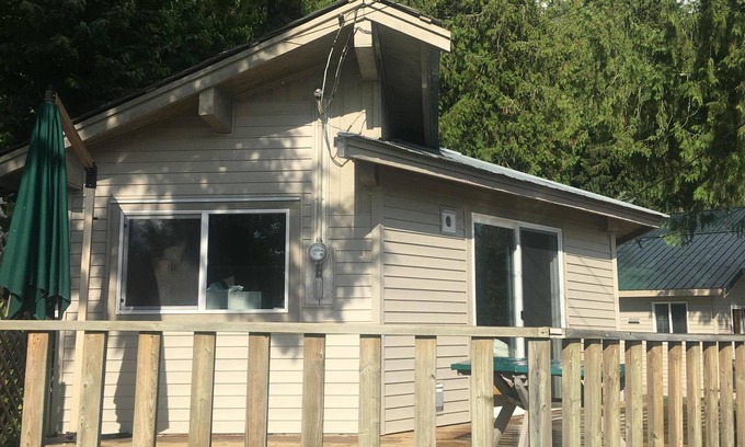 Blind Bay Cabin | The Lookout Is A Cozy Cabin At Blind Bay Hideaway On The Beautiful Sunny Shuswap