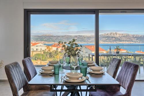 Slatine Apartment | The Lookout Liveli - Premium Sea-View Apartment