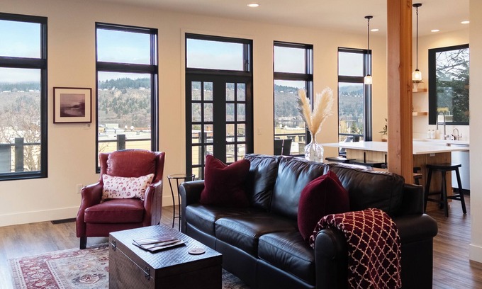 Hood River Condo | The Lookout - Luxury two bedroom condo in the iconic Horsefeathers building!