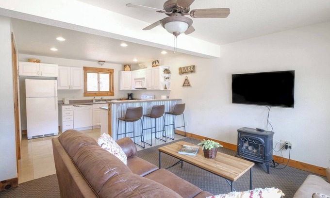 Grand Lake Apartment | The Loose Moose Lodge #4 at Downtown Grand Lake near RMNP Entrance