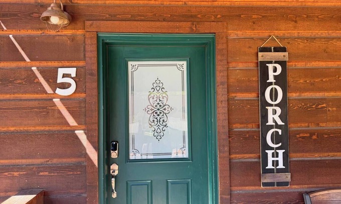Grand Lake Condo | The Loose Moose Lodge #5 at Downtown Grand Lake near RMNP Entrance