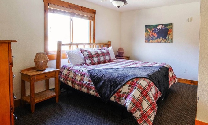 Grand Lake Apartment | The Loose Moose Lodge #7 at Downtown Grand Lake near RMNP Entrance
