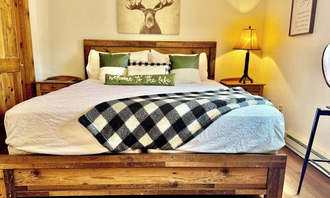 Grand Lake Condo | The Loose Moose Lodge #8 at Downtown Grand Lake near RMNP Entrance