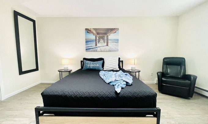 Sand Lake House | The Lovely Place #3 3BR 4Beds 2 BA Sleeps 7 Spacious Townhouse with Garage.