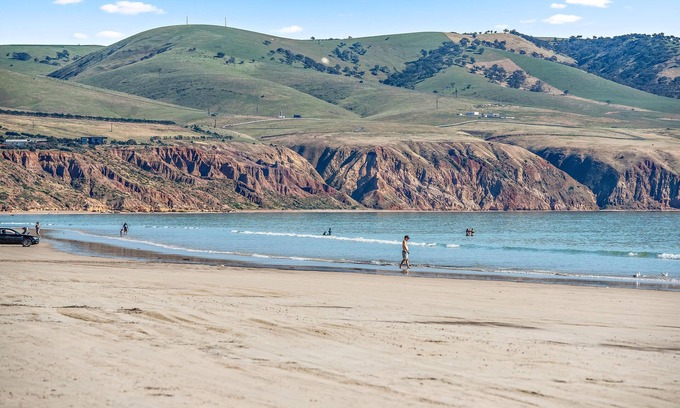 Silver Sands House | The LoveShack ~ Silver Sands - Family Entertainer Surrounded by Sea, Scrub & Hills