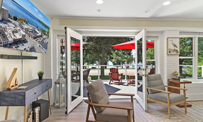 Lake Geneva Apartment | The Lower Deck - Geneva Lakefront Views |Public Beach Accross the Street |Large Deck w/Views |Grill