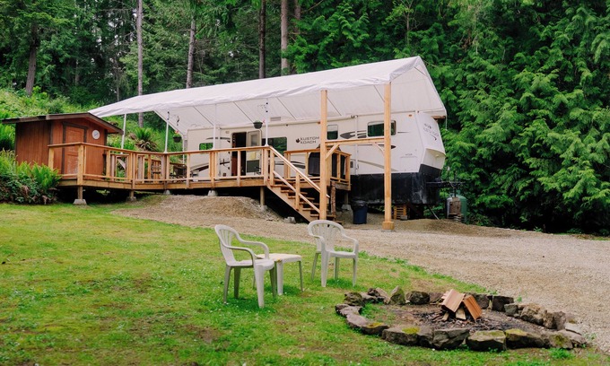 Salt Spring Island House | The Lower Meadow in Salt Spring Island
