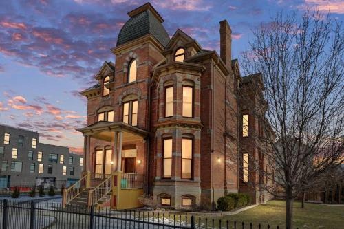 Midtown Apartment | The Lumber Baron's Penthouse 3BR/2.5 BA