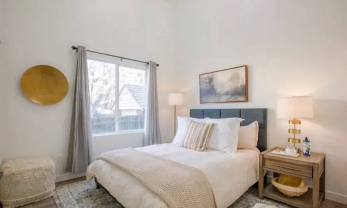 South Ogden House | The Lux at the Brooks on 40th