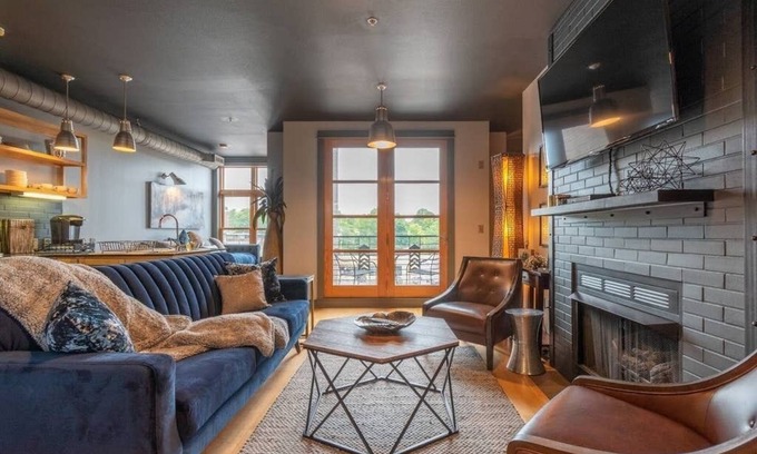 Fayetteville Condo | The Lux - Condo on Dickson St - Walk to UofA