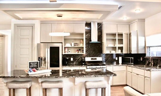 McAllen House | ✨The Lux✨in DT McAllen ✨Prime Location Close To Mcallen Airport