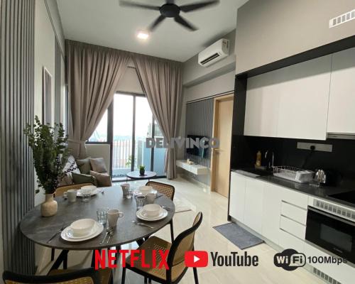 Kuala Lumpur City Centre Apartment | The Luxe - 3 pax - KLCC View - Balcony at 27 floor