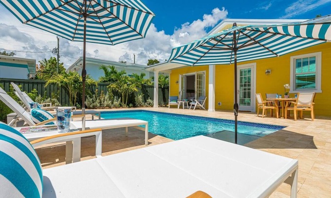 Grandview Heights House | The Luxe Sunshine Villa w/*Private Pool House*