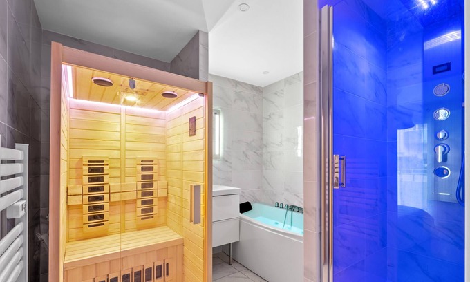 Talensac-Pont Morand Apartment | ☆The Luxury Spa☆ with cinema/terrace in the city center