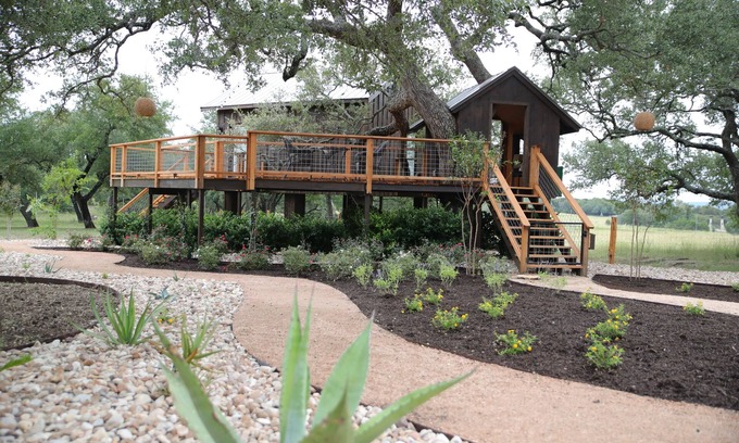 Dripping Springs Cabin | The Machan Treehouse-Asante Lodging & Events