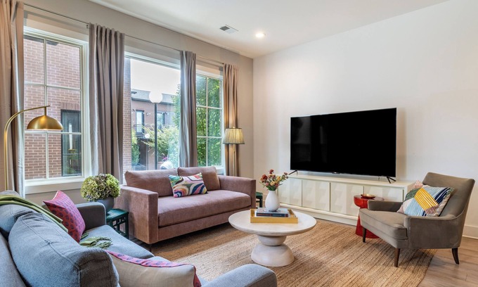 Germantown Apartment | The Magnolia #6 by AvantStay | Downtown + Balcony