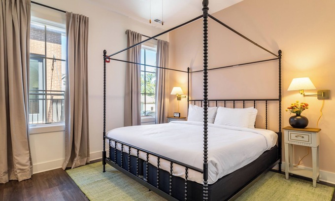 Germantown Apartment | The Magnolia by AvantStay | 12 Bedrooms in DT Nash